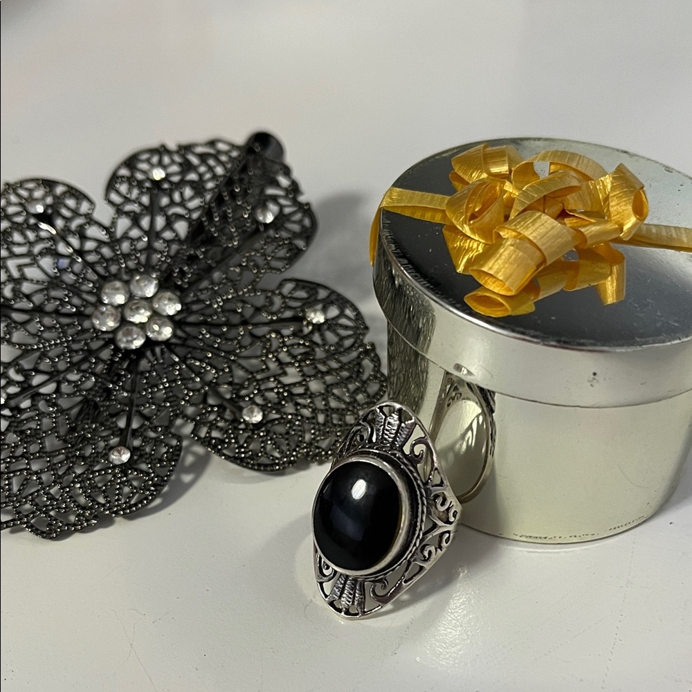 Elegant 925 Sterling Silver and Onyx Women's Ring Size 6 1/2